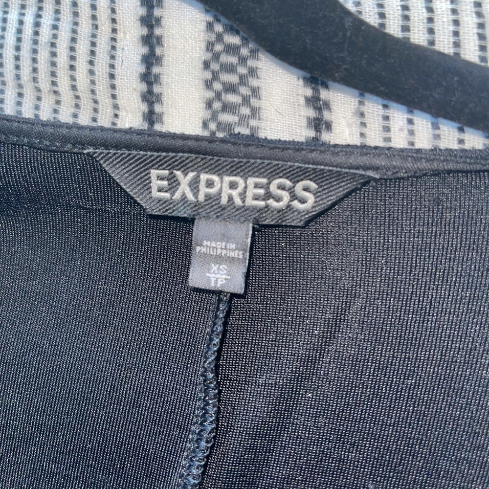 Express Deep V Romper - Picture 2 of 3